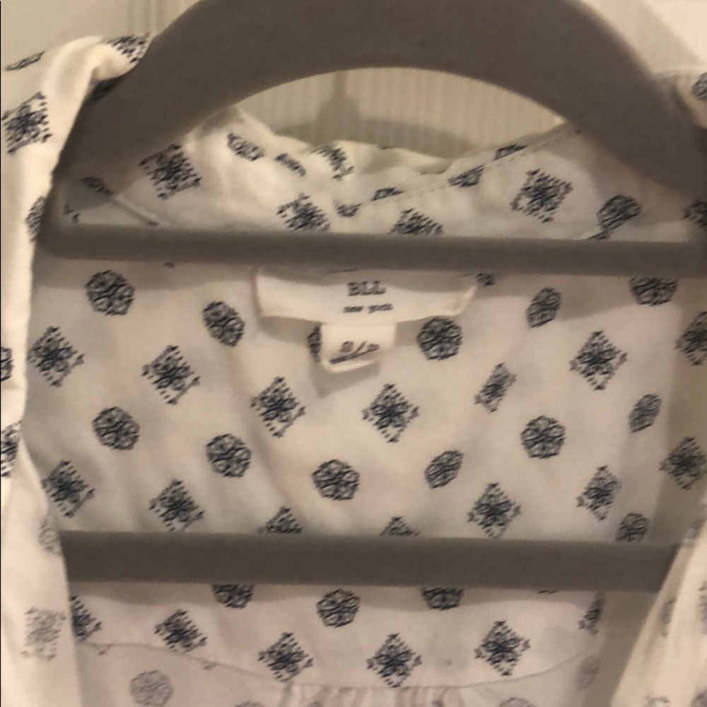 Small button up - Picture 3 of 6